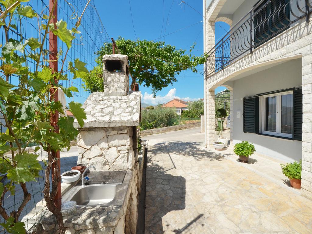 Apartment Vukadin Trogir Exterior photo